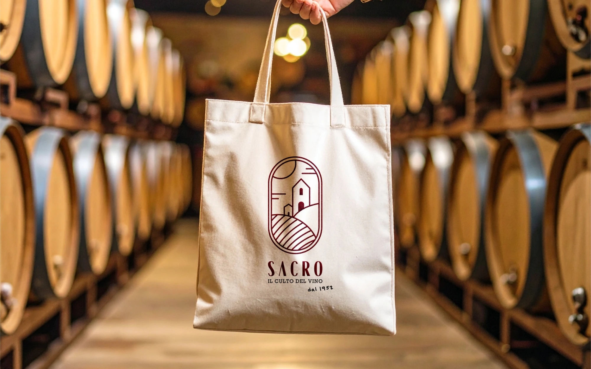 Mockup della shopper Sacro con marchio su carta chiara